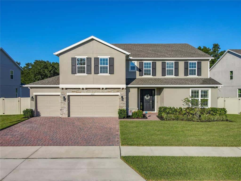 Single Family Residence in MOUNT DORA