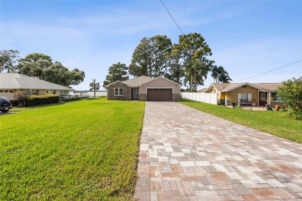 Single Family Residence in TAVARES