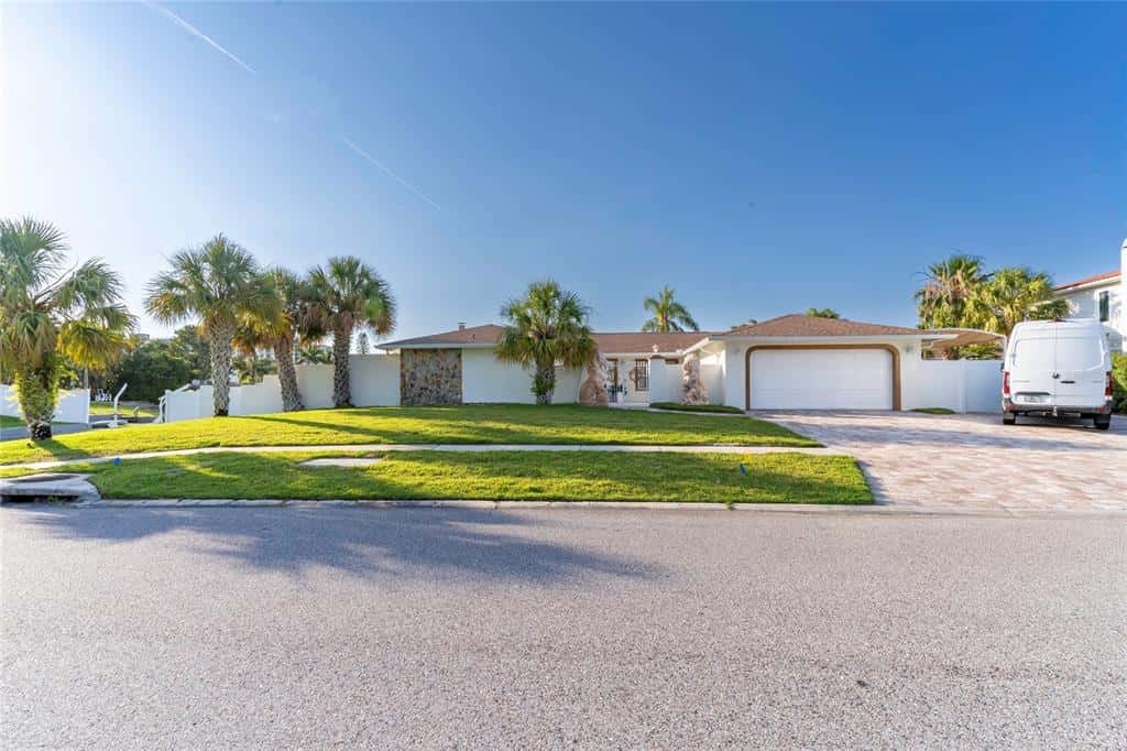 Single Family Residence in CLEARWATER BEACH