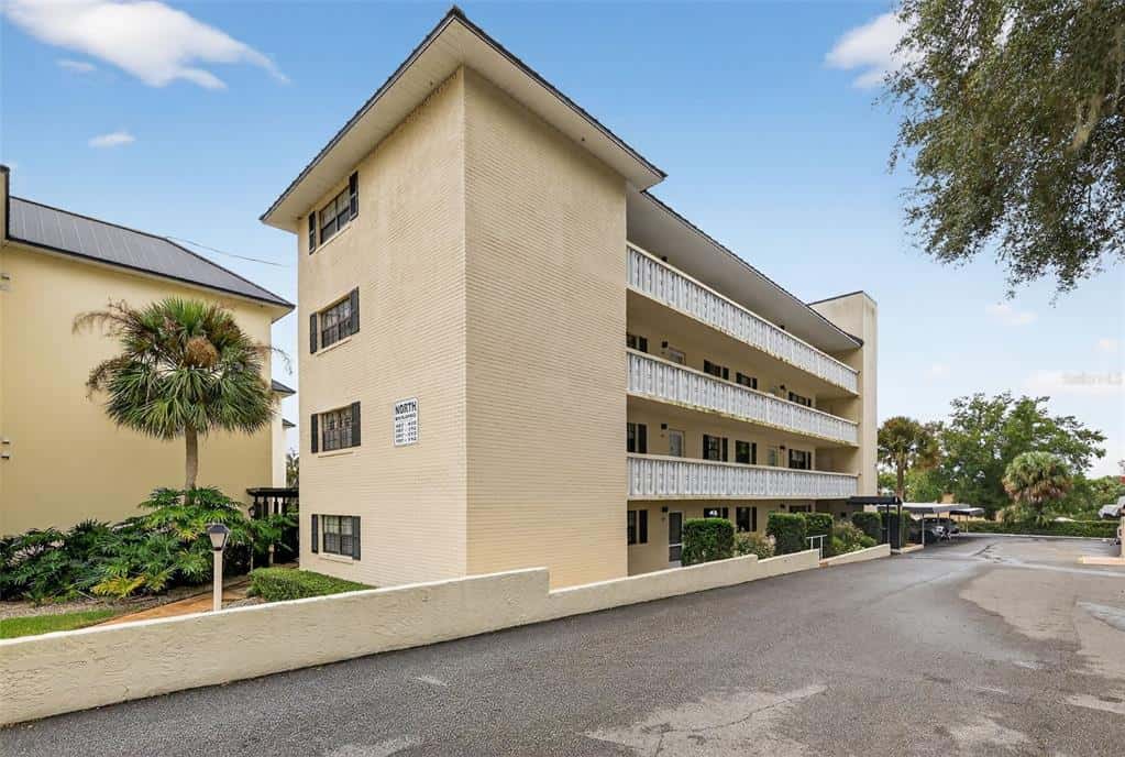 Condominium in MOUNT DORA