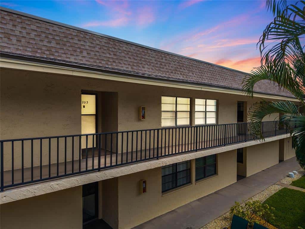 Condominium in LARGO