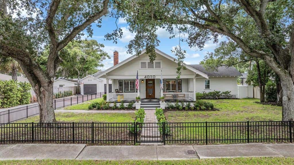 Single Family Residence in TAMPA