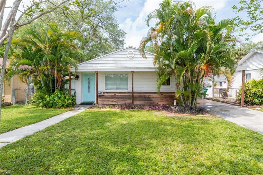 Single Family Residence in TAMPA