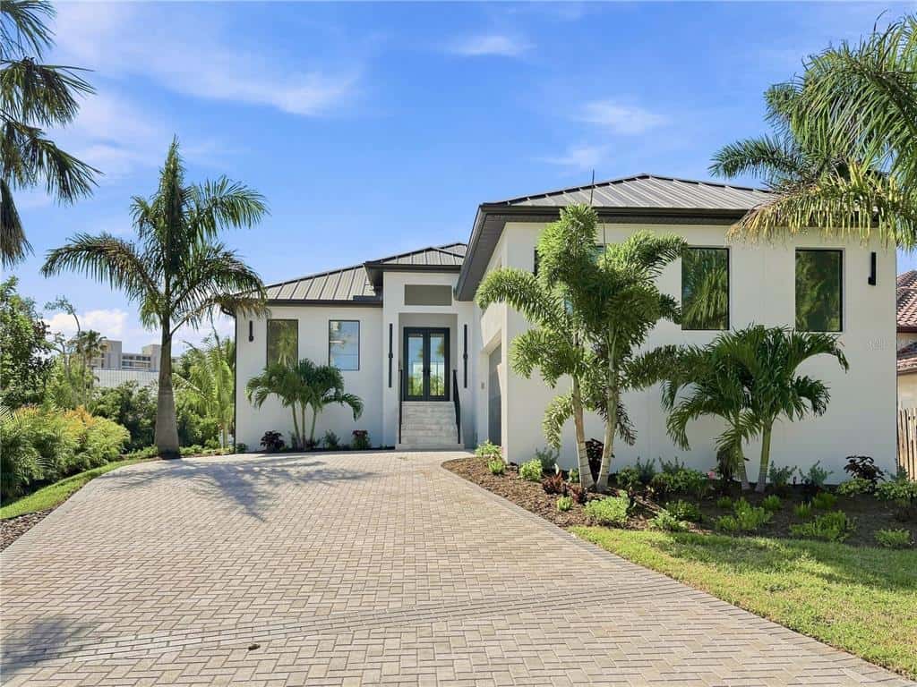 Single Family Residence in SARASOTA
