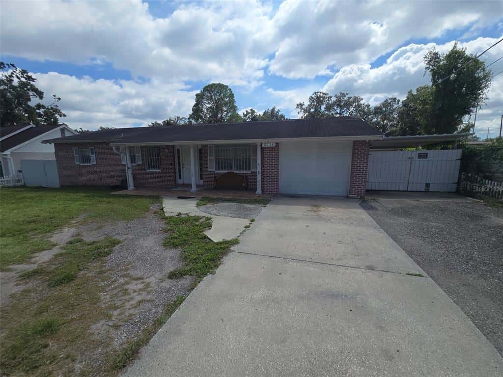 Single Family Residence in TAMPA