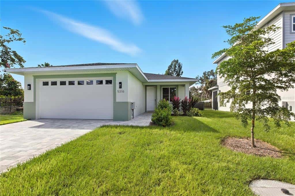 Single Family Residence in SARASOTA