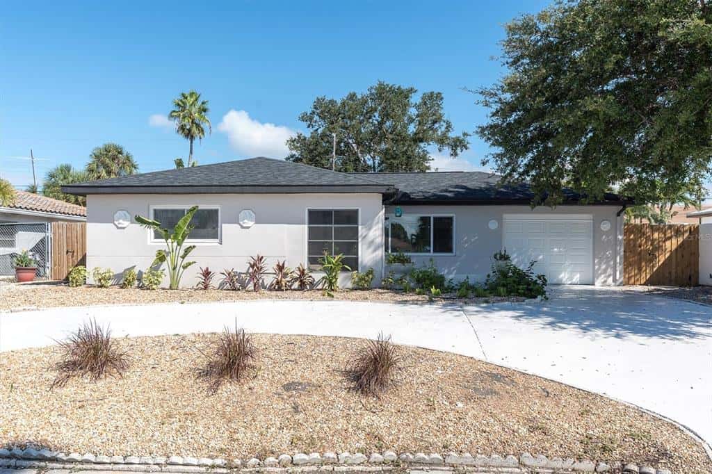 Single Family Residence in ST PETE BEACH
