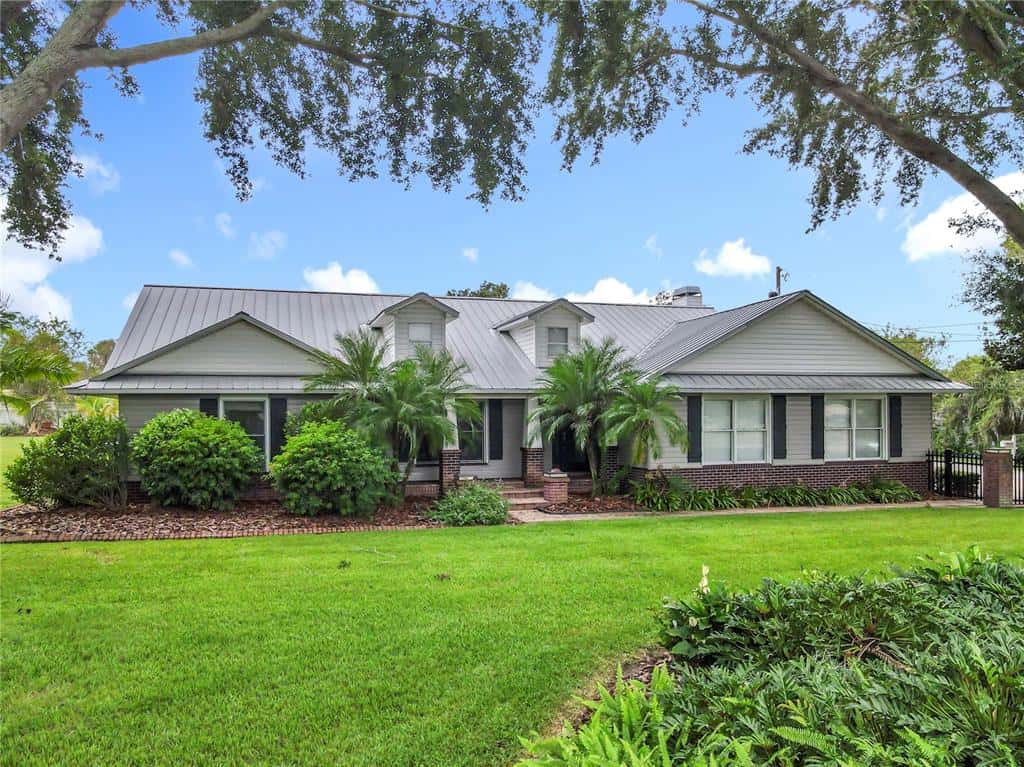 Single Family Residence in AUBURNDALE