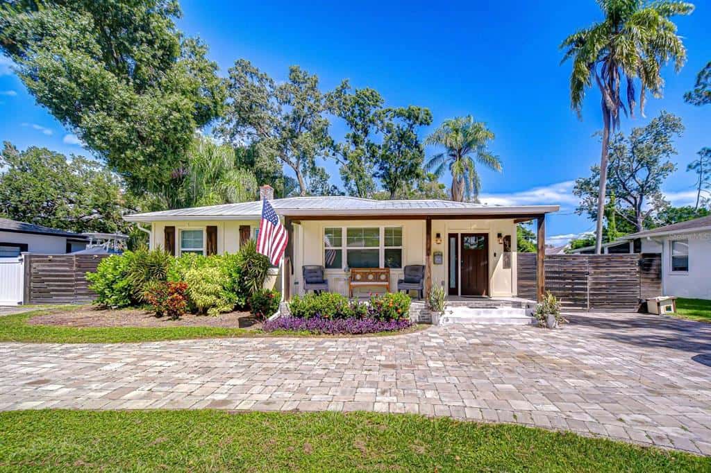 Single Family Residence in TAMPA