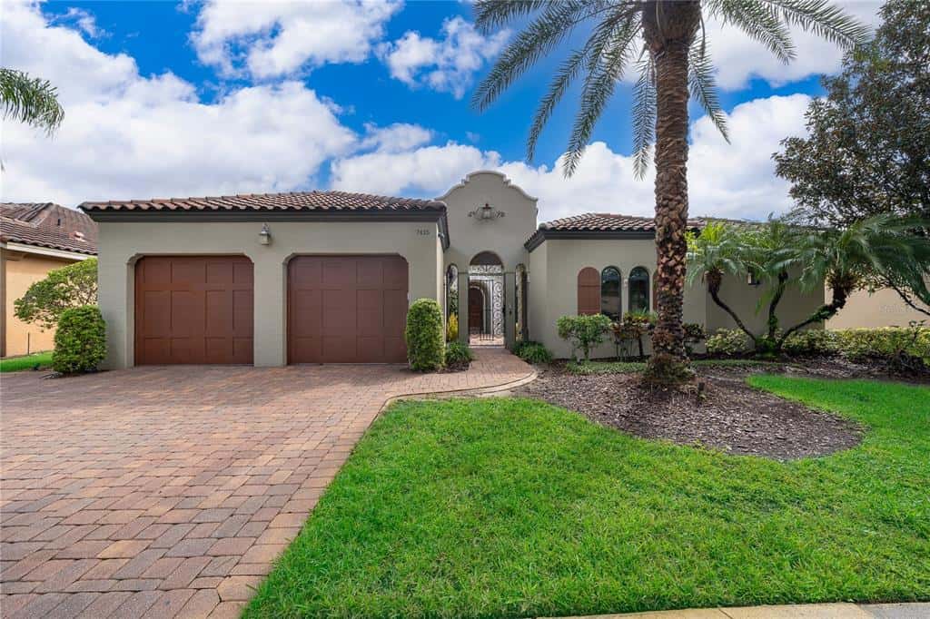 Single Family Residence in ORLANDO
