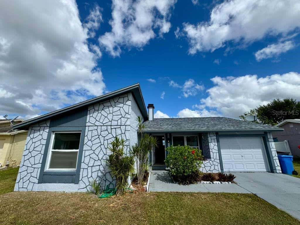 Single Family Residence in TAMPA