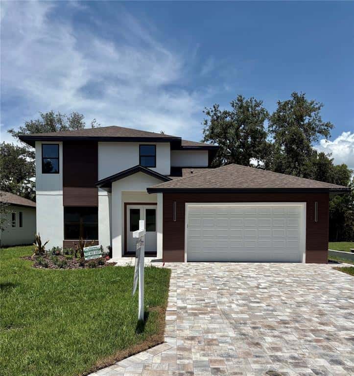 Single Family Residence in LARGO