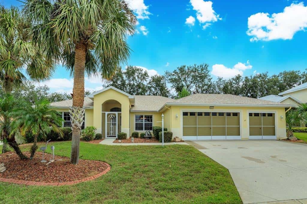 Single Family Residence in TAVARES
