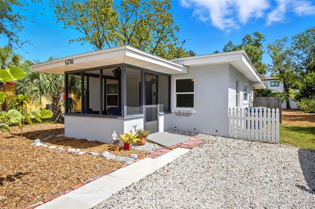 Single Family Residence in TAMPA