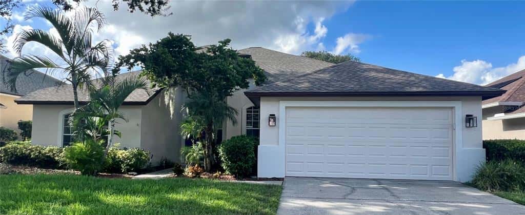 Single Family Residence in VALRICO