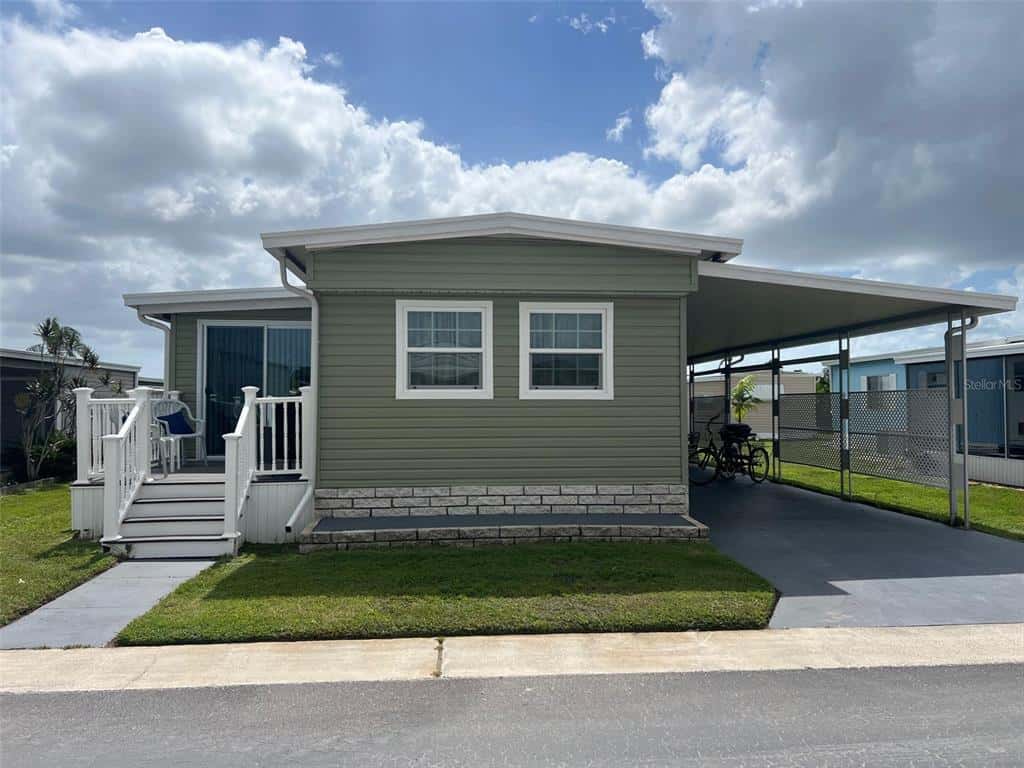 Manufactured Home in LARGO