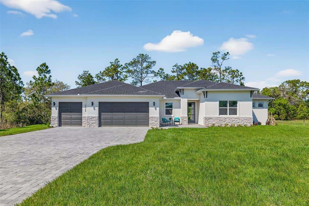 Single Family Residence in ORLANDO