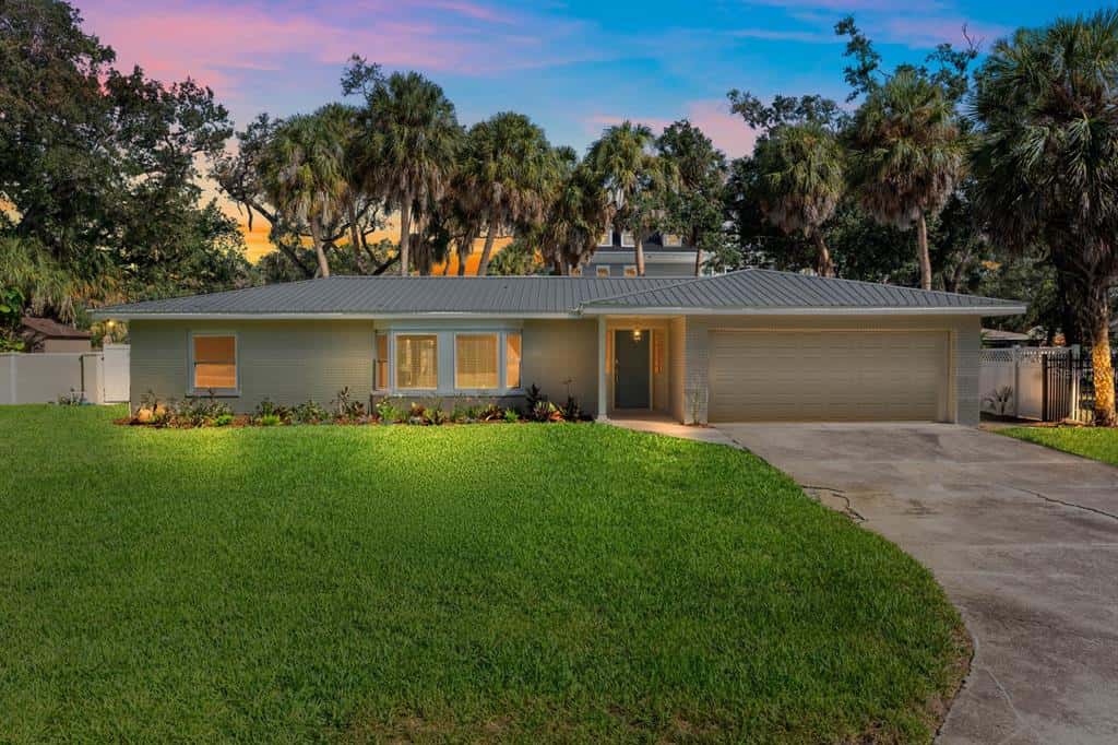 Single Family Residence in TAMPA
