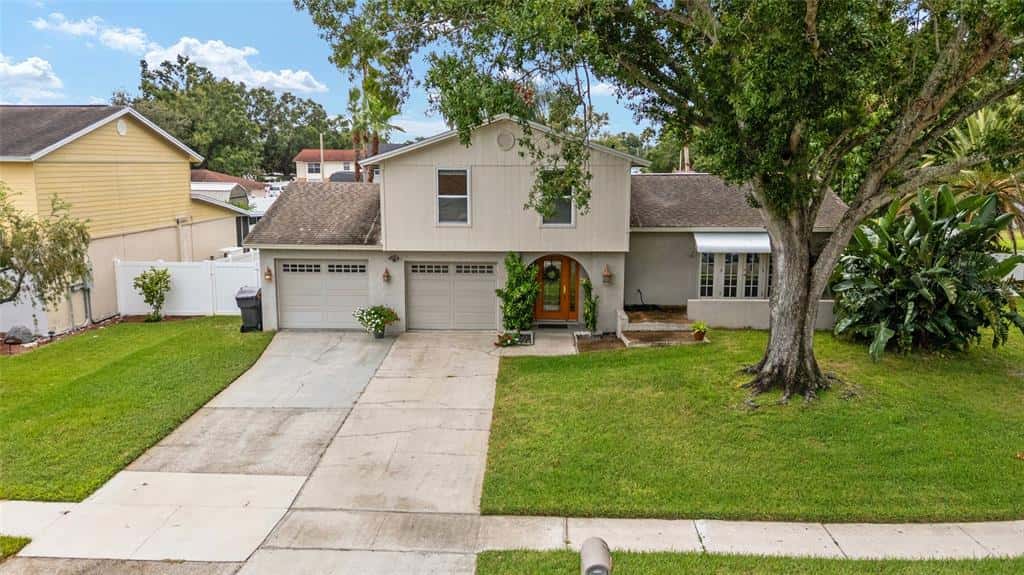 Single Family Residence in TAMPA