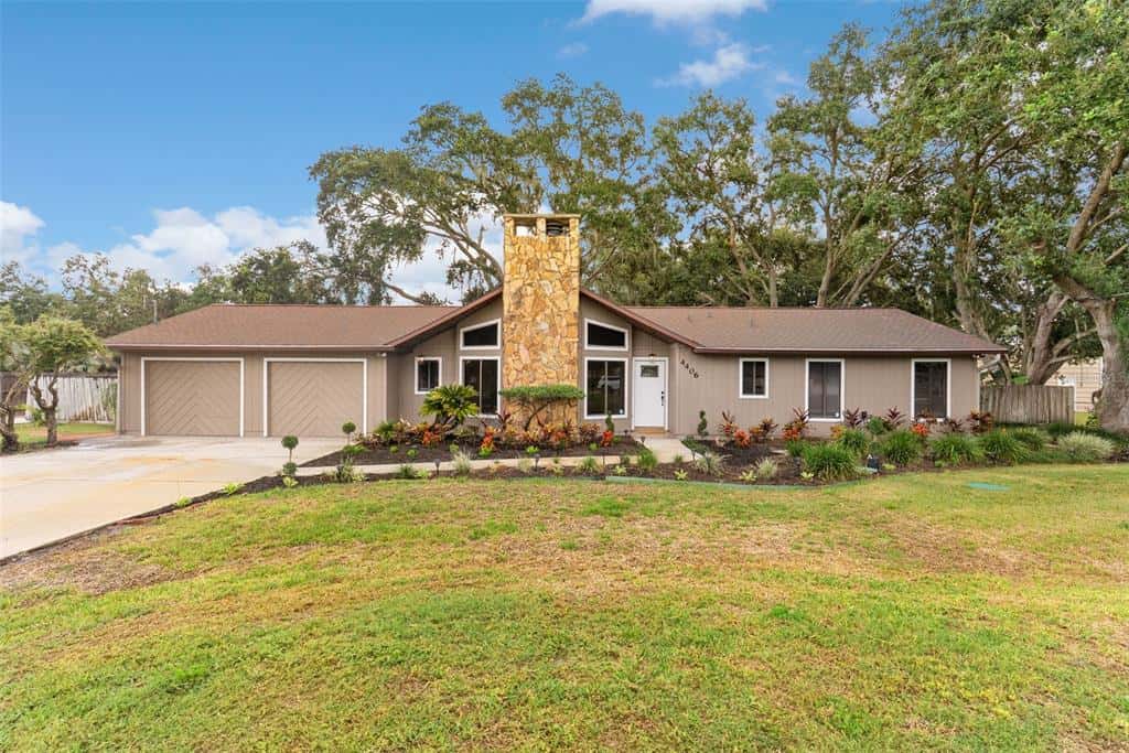 Single Family Residence in PLANT CITY
