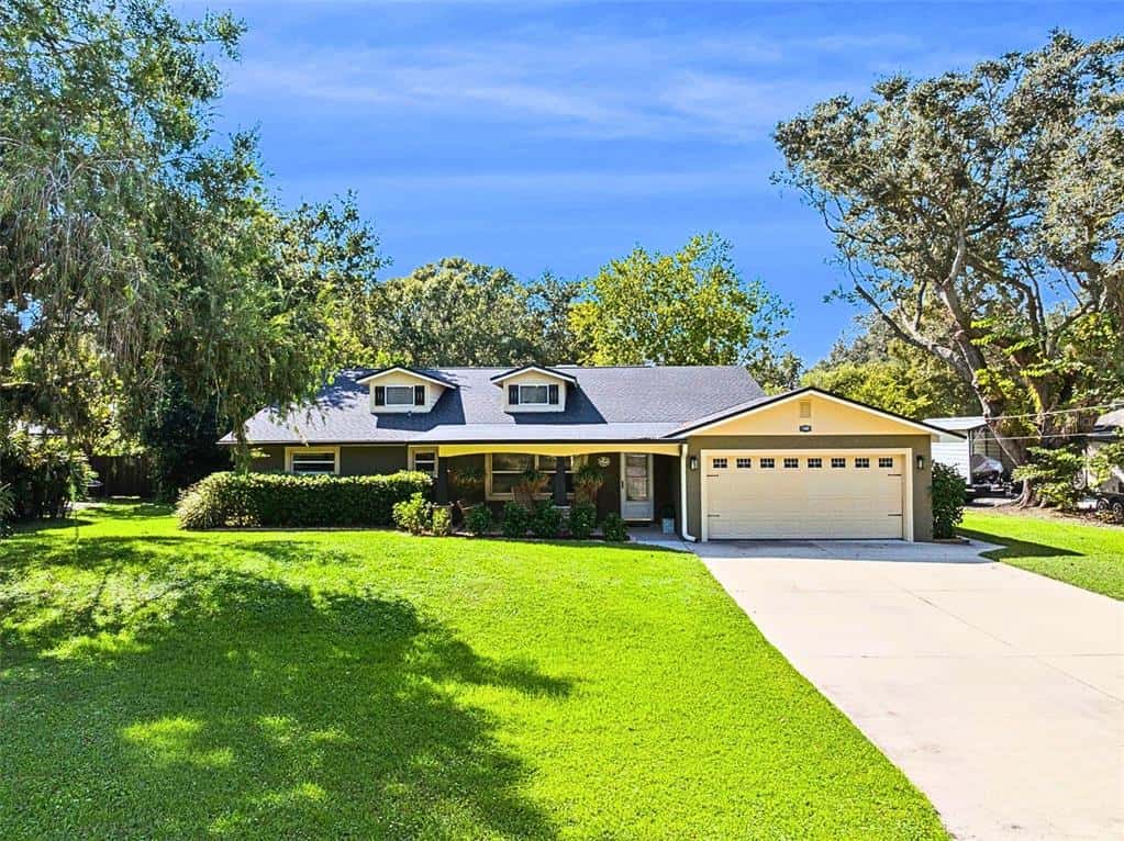 Single Family Residence in WINTER GARDEN