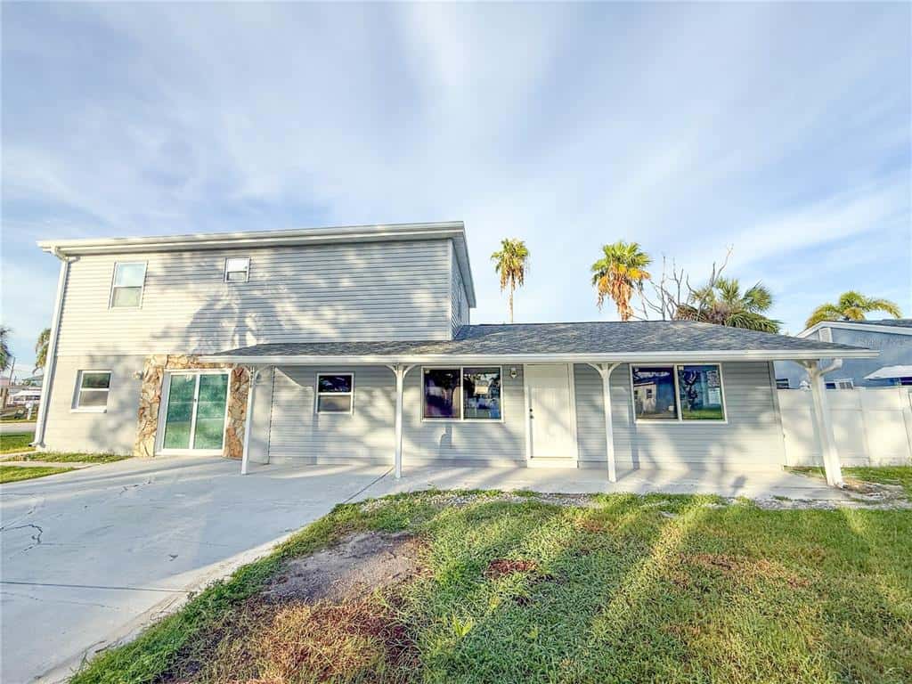 Duplex in MADEIRA BEACH
