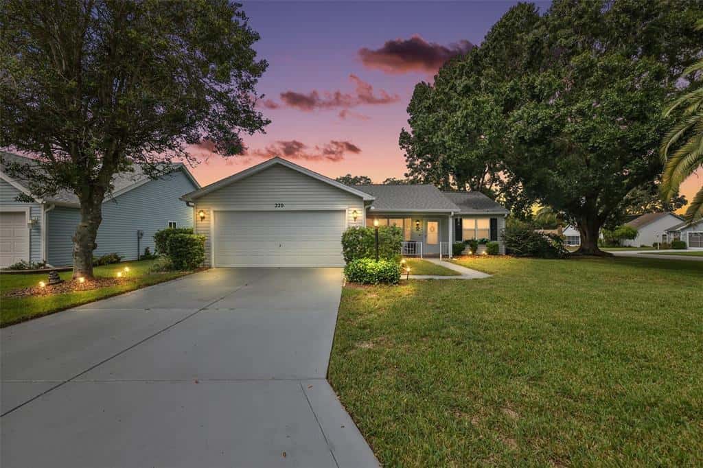 Single Family Residence in THE VILLAGES