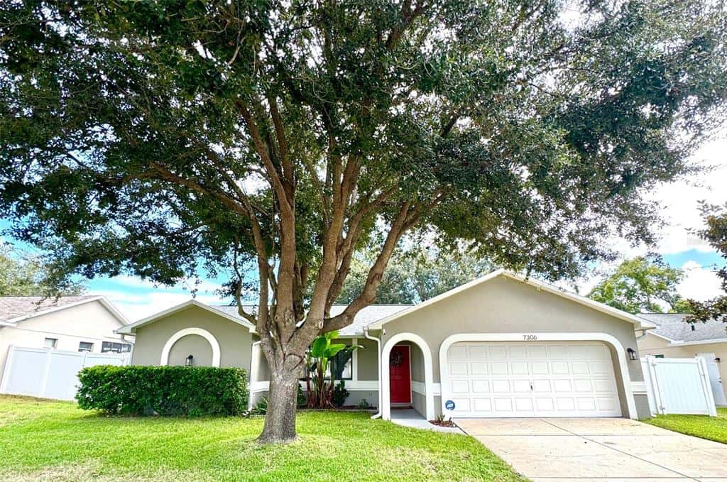 Single Family Residence in NEW PORT RICHEY