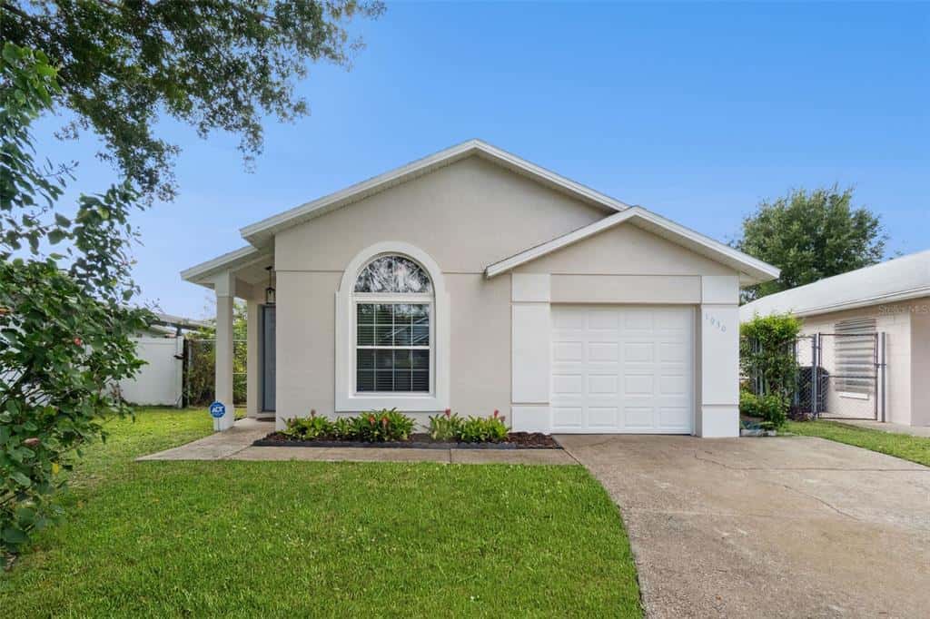 Single Family Residence in ORLANDO