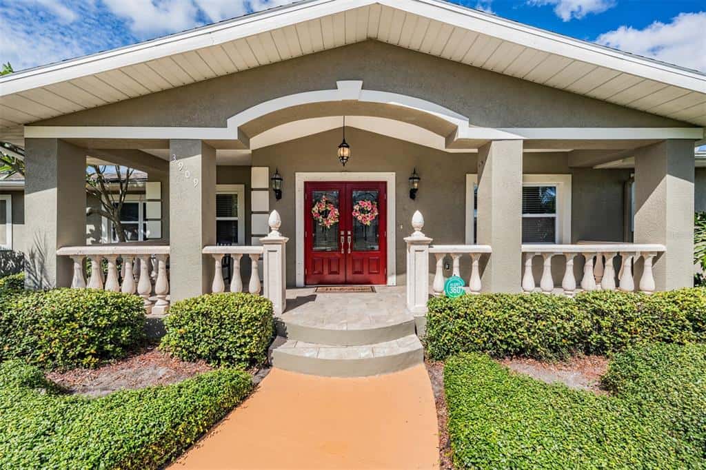 Single Family Residence in TAMPA
