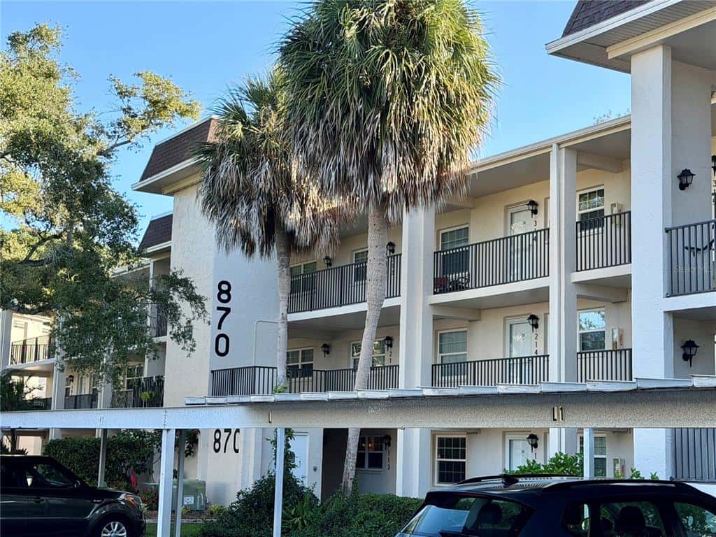 Condominium in DUNEDIN