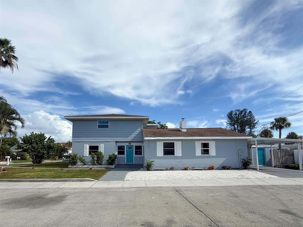 Single Family Residence in MADEIRA BEACH