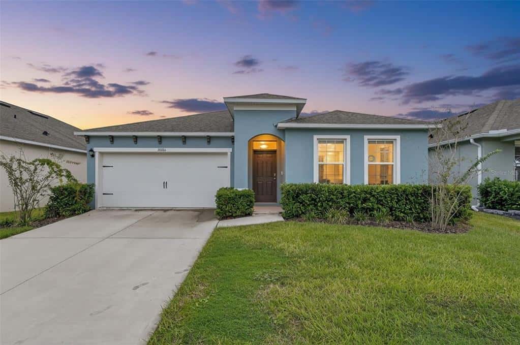 Single Family Residence in OKAHUMPKA