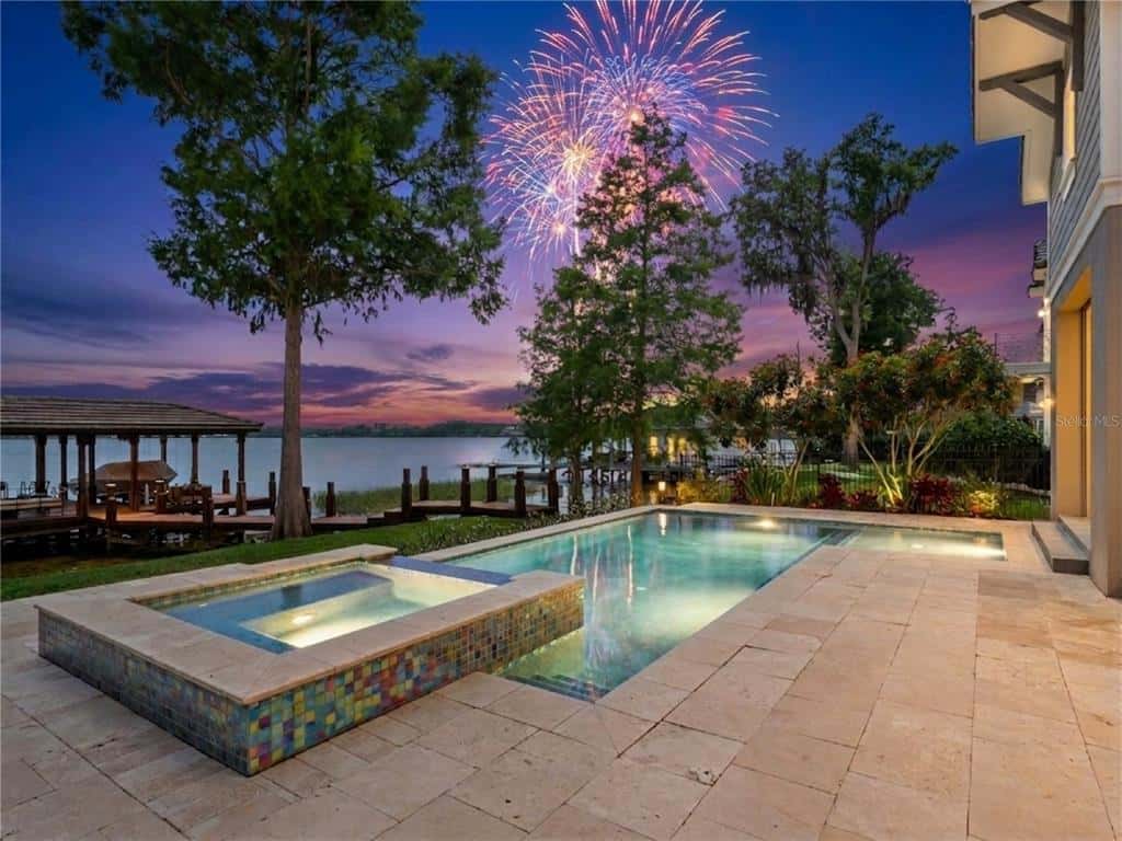 Single Family Residence in ORLANDO