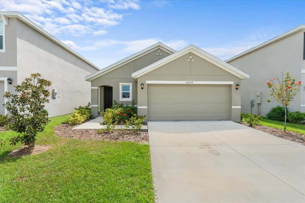 Single Family Residence in PARRISH