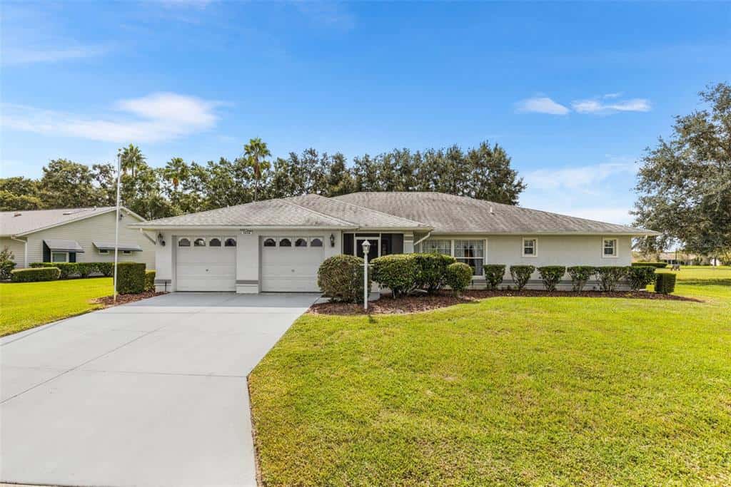Single Family Residence in LEESBURG
