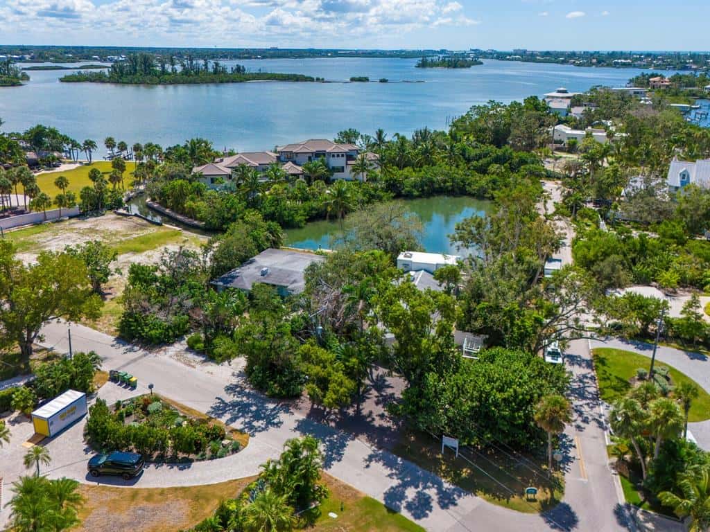 Single Family Residence in SARASOTA