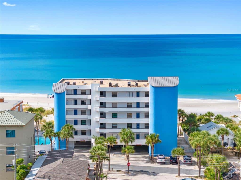 Condominium in MADEIRA BEACH