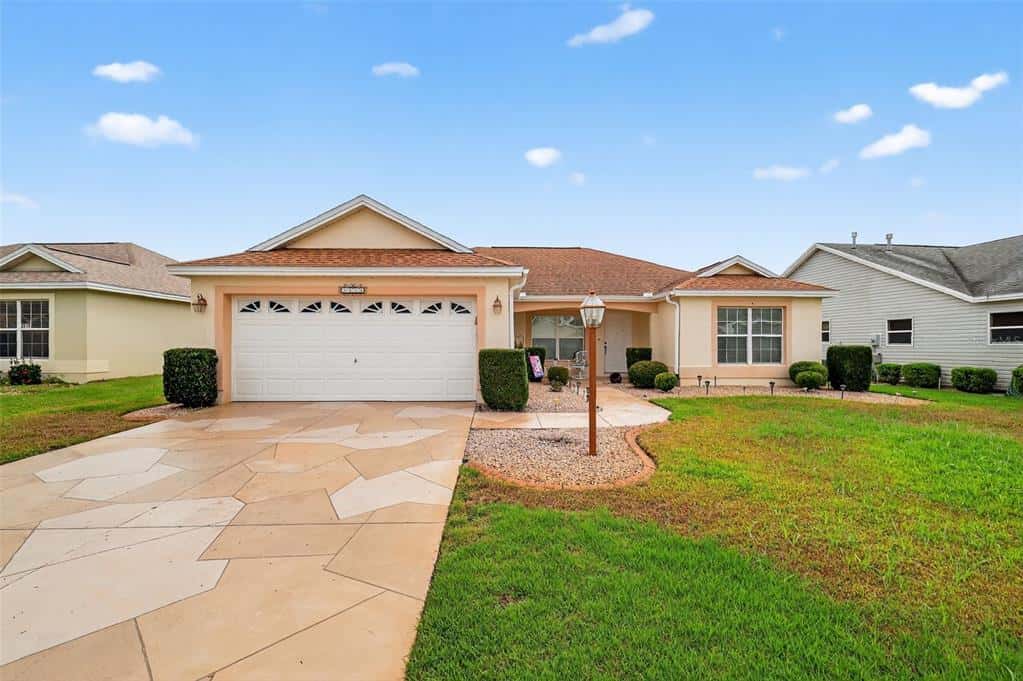 Single Family Residence in THE VILLAGES