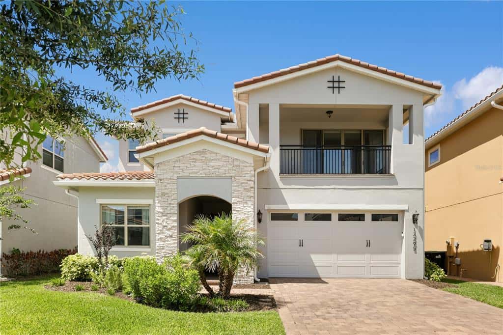 Single Family Residence in ORLANDO
