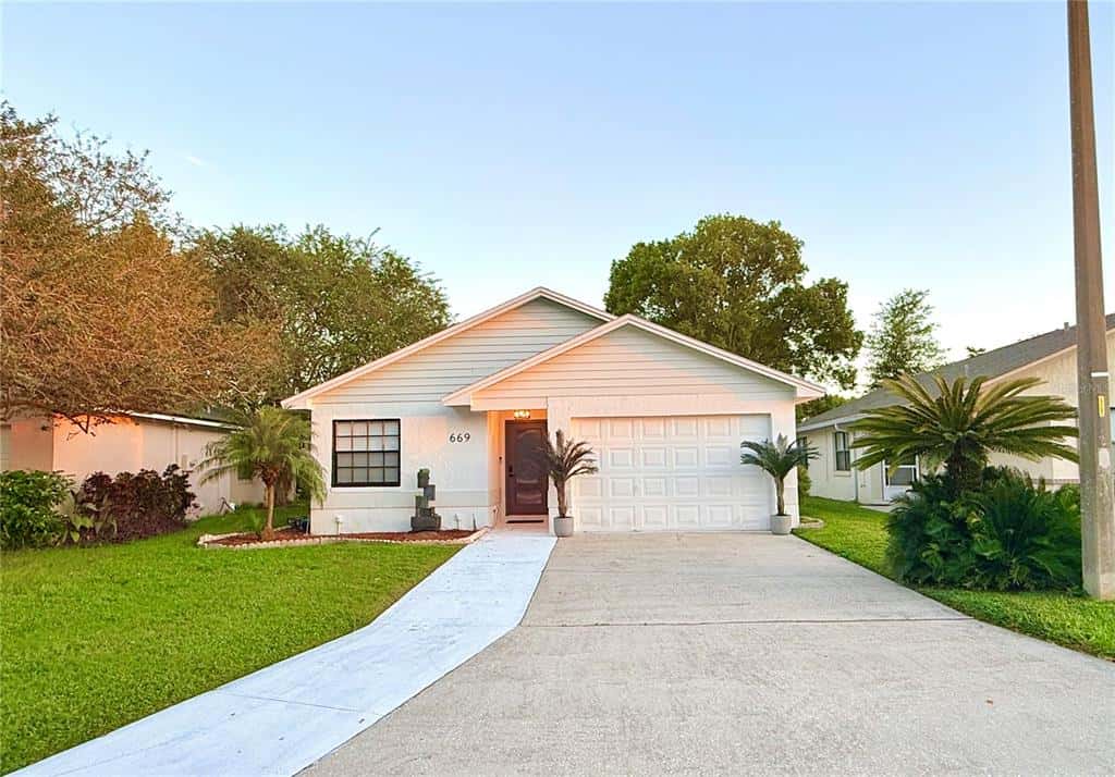 Single Family Residence in LAKELAND
