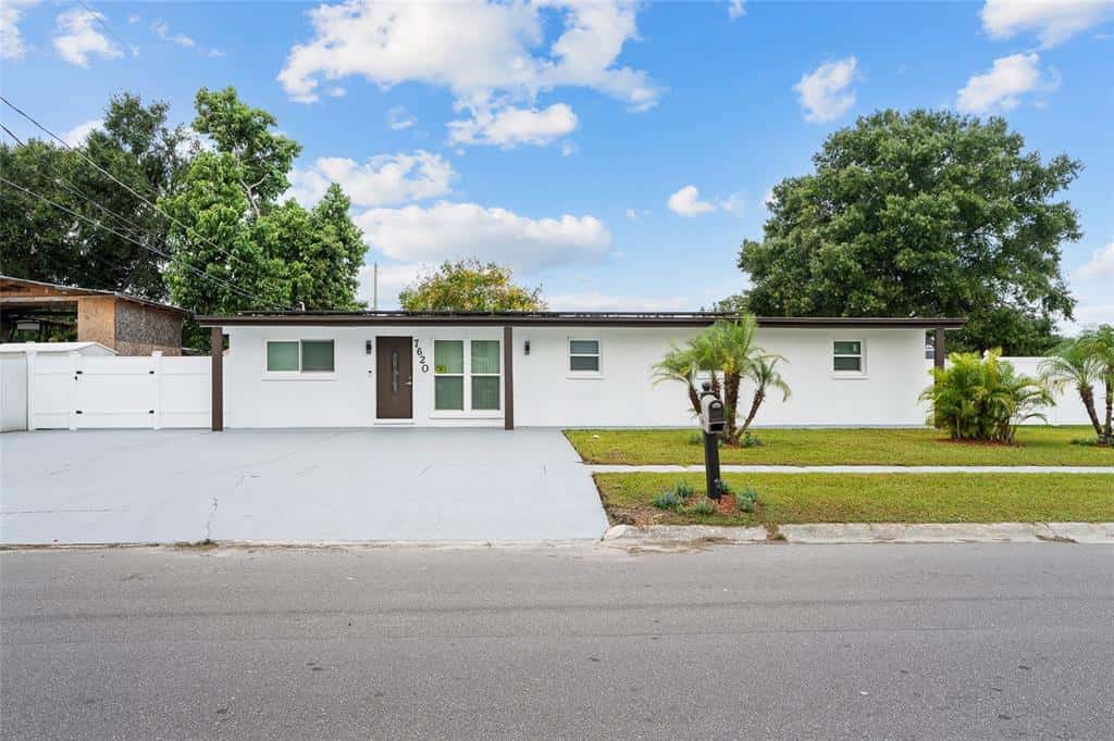 Single Family Residence in TAMPA