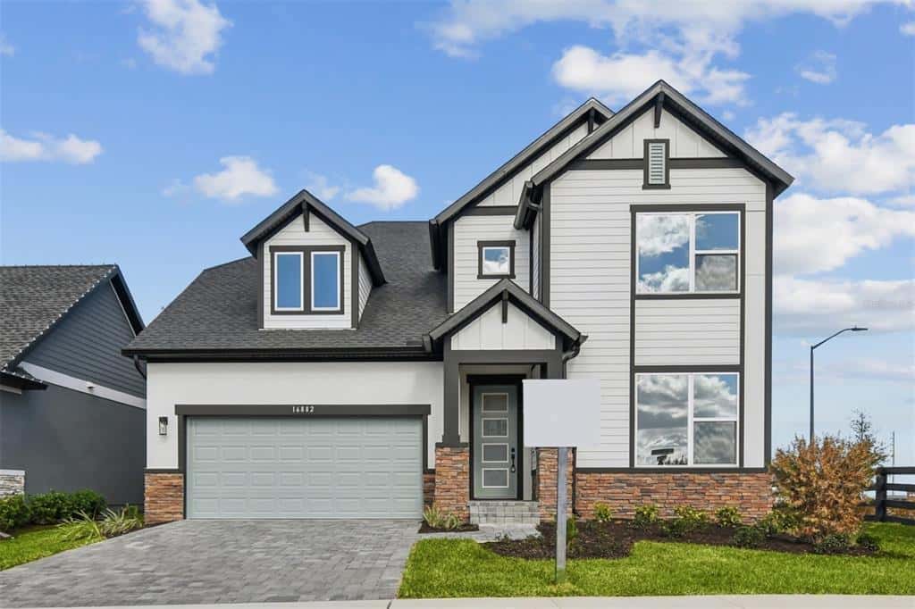 Single Family Residence in CLERMONT