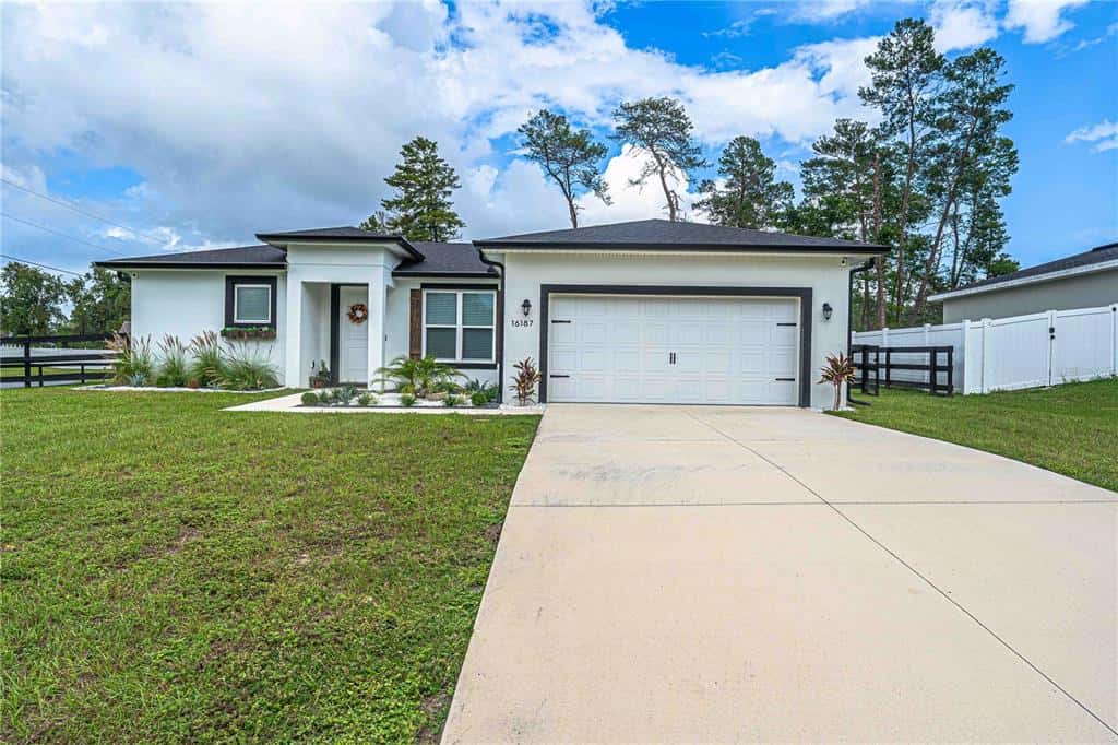 Single Family Residence in OCALA