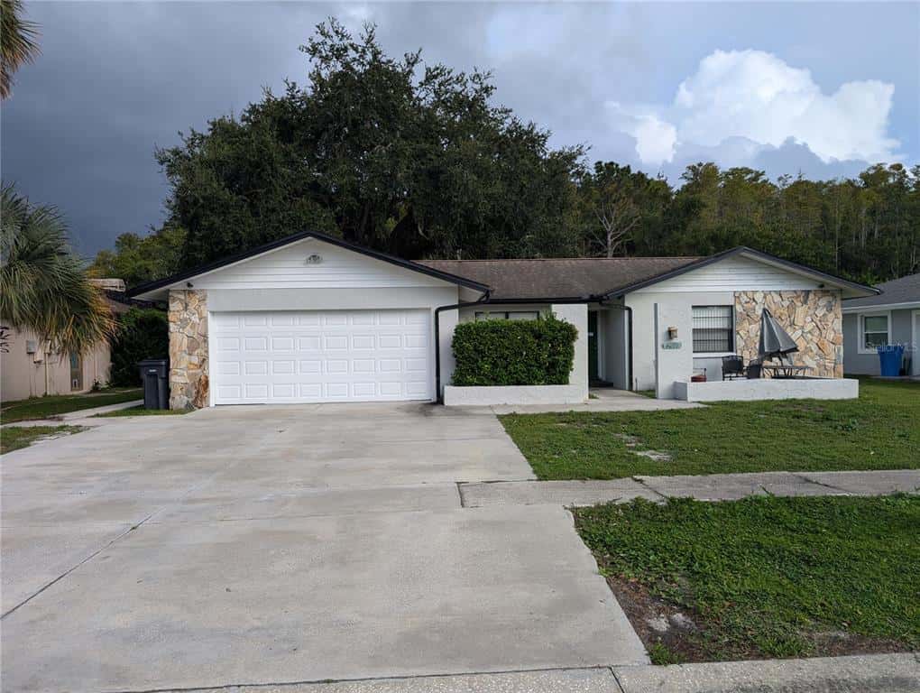 Single Family Residence in TAMPA