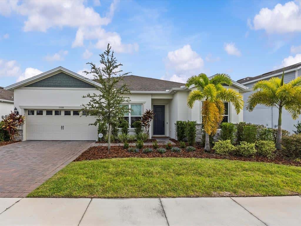 Single Family Residence in MINNEOLA