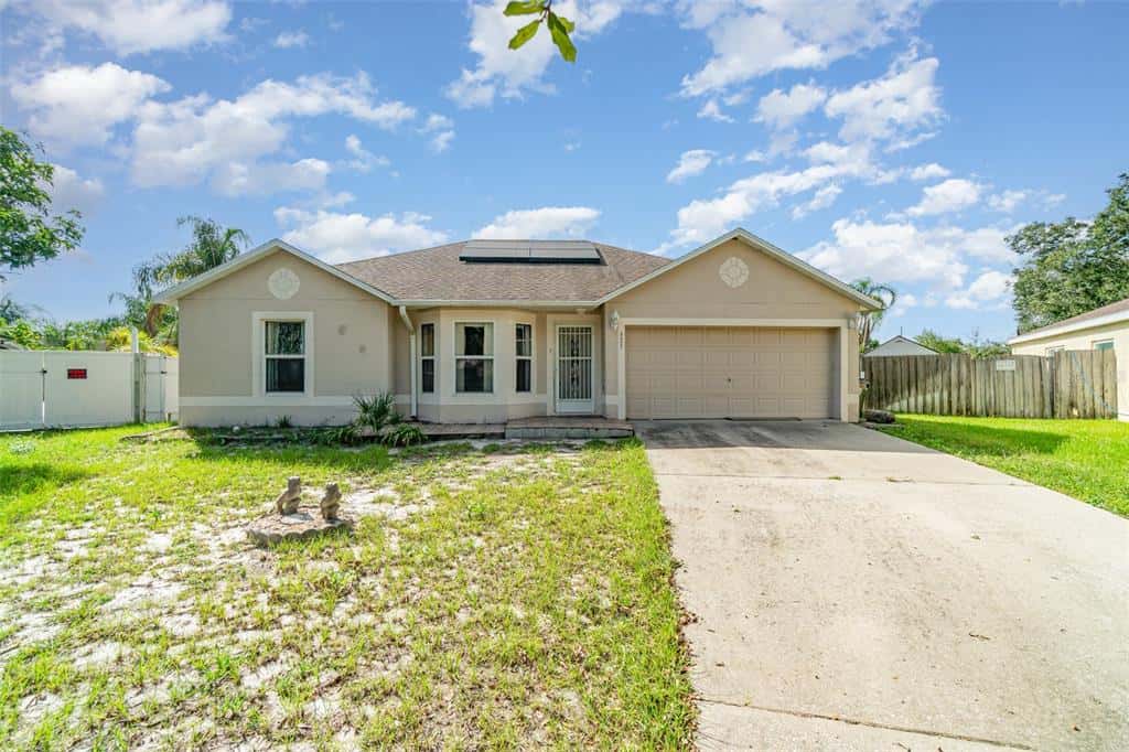 Single Family Residence in APOPKA