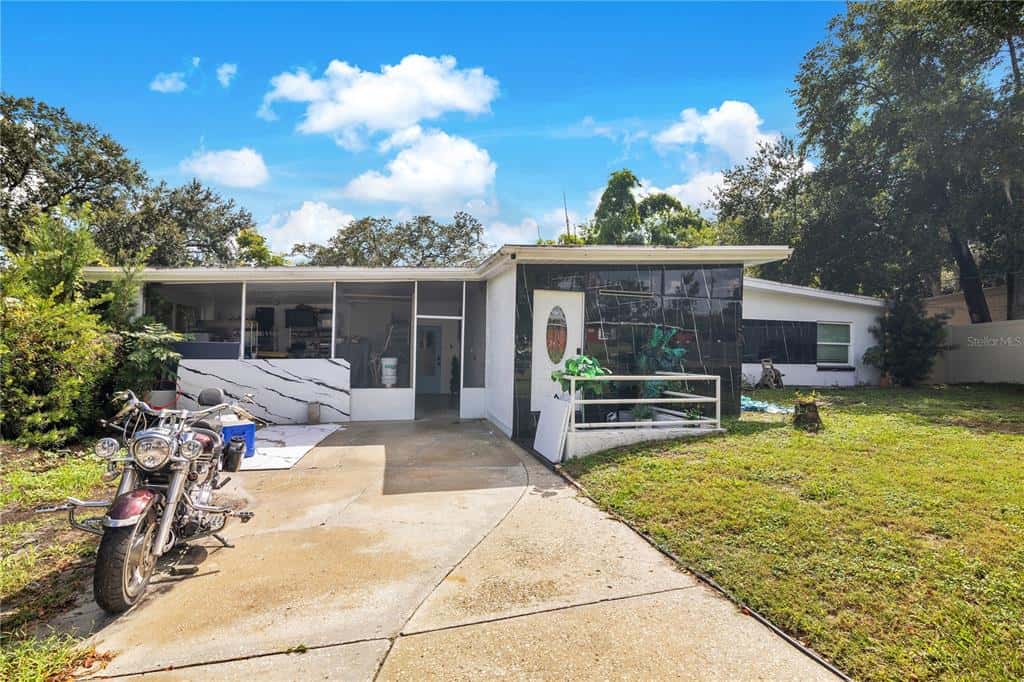 Single Family Residence in ORLANDO