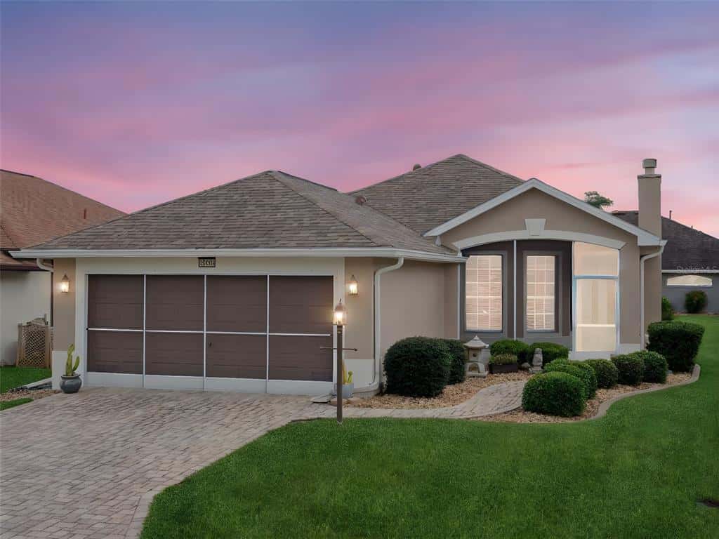 Single Family Residence in LEESBURG