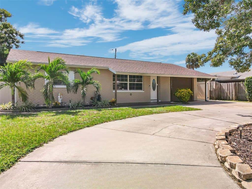 Single Family Residence in SEMINOLE